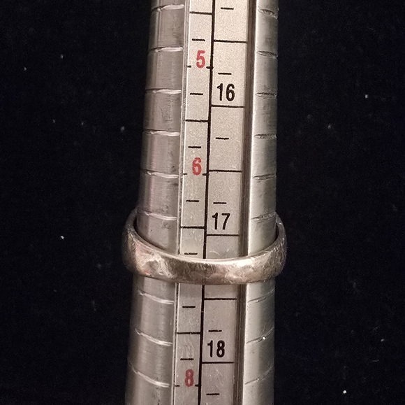 Sterling Silver Marked and Natural Lapis Oval Stone Ring 6.75 - Picture 4 of 9